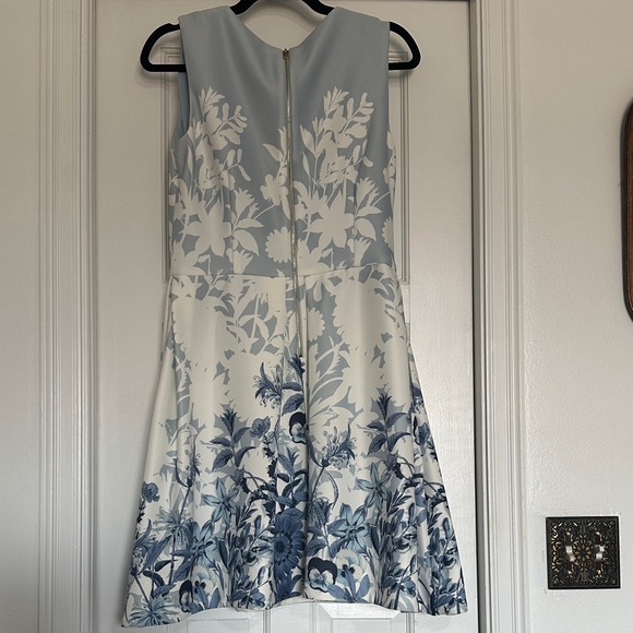 Just...Taylor Blue and White Floral Midi Dress has Pockets! - Picture 4 of 10